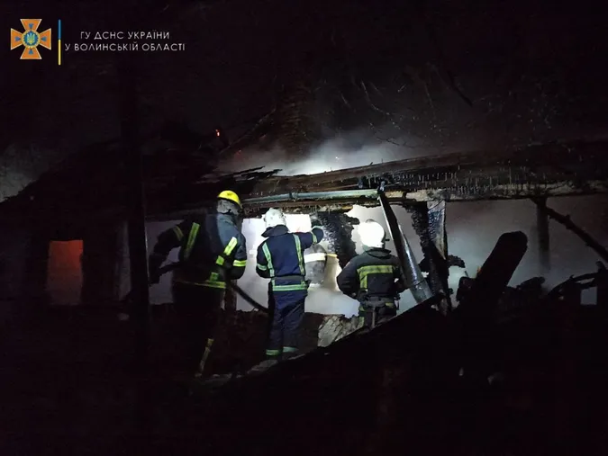 У селі Луцького району згорів будинок: всередині виявили тіло (фото)