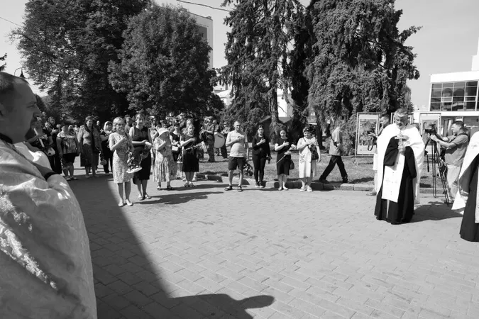 У Луцьку попрощалися із загиблим на Донеччині снайпером Віталієм Ващуком (фото)