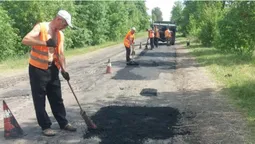 На Волині «латають» найдовшу дорогу області (фото)