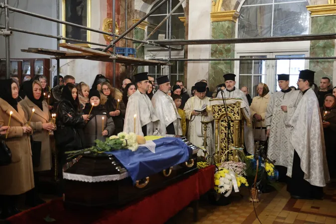 Повернувся додому через рік: у Луцьку попрощалися з воїном Андрієм Грицюком (фото)