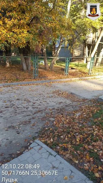 У Луцьку комунальники, ремонтуючи тепломережу, зруйнували дорожнє покриття (фото)