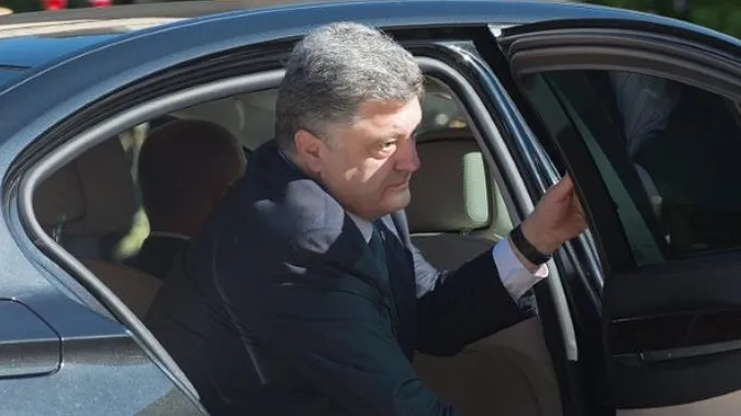 Порошенко звернувся до Зеленського і пояснив, чому їде за кордон