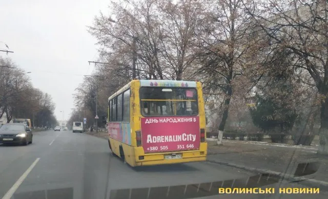 У Луцьку в маршрутки під час руху повідлітали колеса (фото)