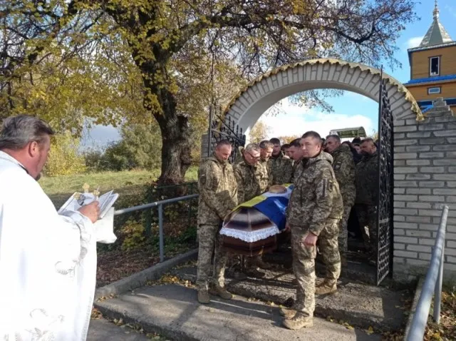 Іваничівська громада віддала останню шану загиблому Герою Андрію Бобаку