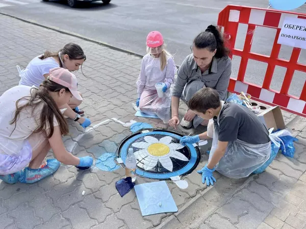 У Нововолинську з каналізаційного люка «виліз» крокодил (фото)