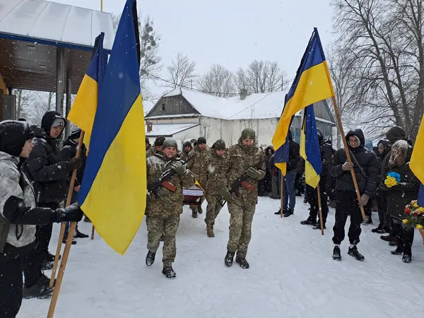 За свої кошти купував автівки для підрозділу: на Волині попрощалися з воїном Олександром Нагалюком