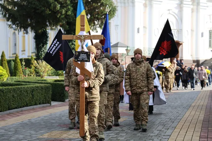 У Луцьку провели в останню дорогу полеглого нацгвардійця Анатолія Кравчука (фото)