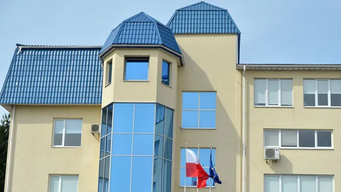 Генконсульство Польщі в Луцьку попереджає про обмеження