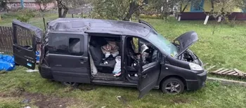 На Волині автомобіль злетів у кювет: травмувалися п’ятеро жінок, одну з них госпіталізували (фото)