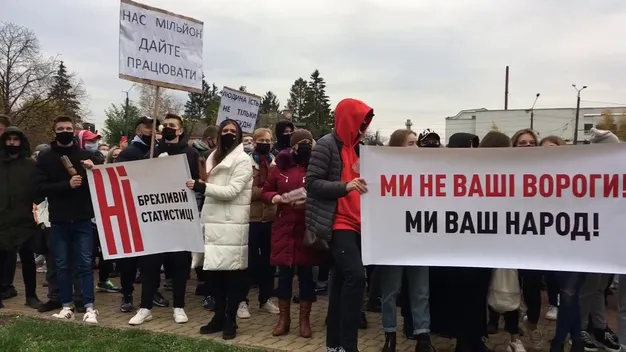 «Людина їсть не тільки в будні»: у Луцьку страйкують підприємці  (фото, відео)