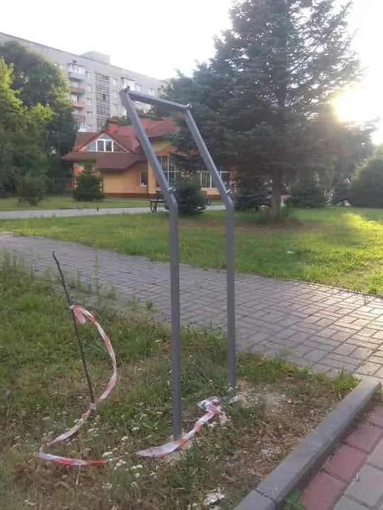 У Луцьку невідомі поцупили інформаційну таблицю