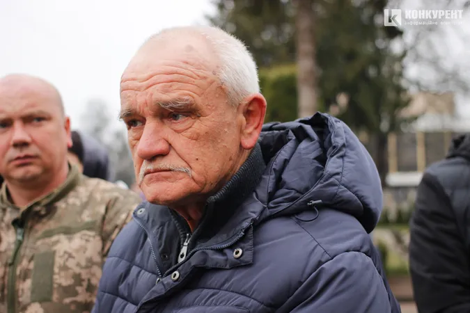 У Луцьку на колінах попрощалися зі ще одним загиблим Героєм (фото)