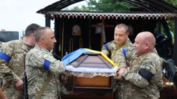 Волинь на колінах проводжала в останню путь воїна Олексія Кунчика (фото, відео)