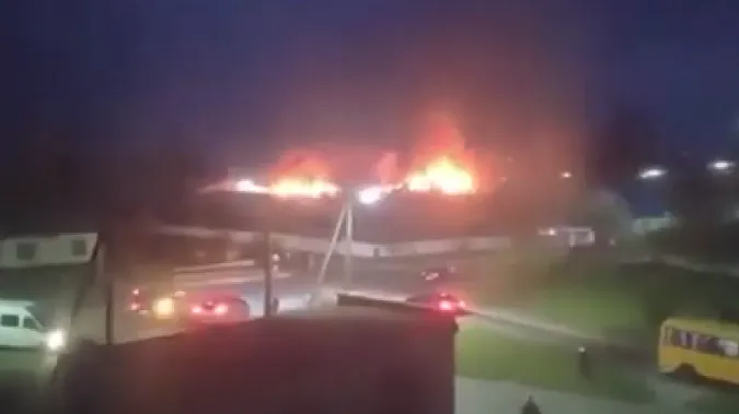 У Володимирі-Волинському горять склади (відео)