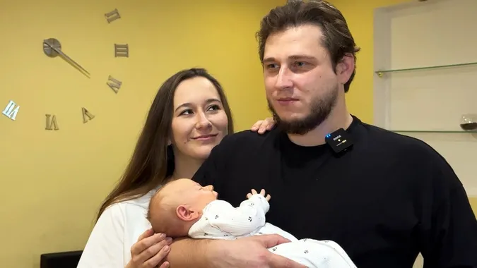 У Луцьку ветеран війни, який одружився з медикинею під час лікування, став батьком (фото)