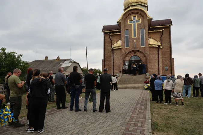 «Був найбільшою опорою і підтримкою»: на Волині попрощалися з загиблим воїном Ігорем Лавришиним