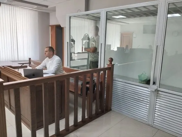 Викликав поліцію і заявив про зброю: у Луцьку чоловіка відправили під варту (відео)
