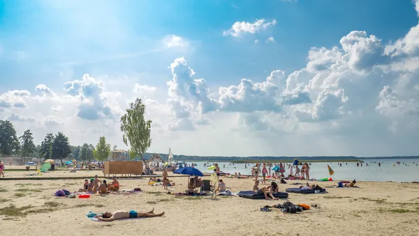 Як минають вихідні на Світязі (фото)
