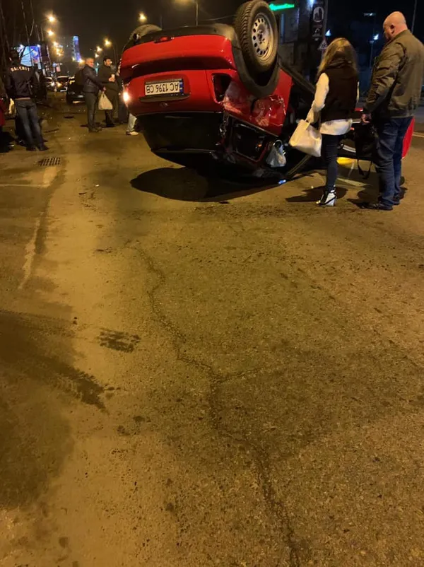 З алкоголем та бійкою: волинянин потрапив у ДТП у Львові (фото, відео)