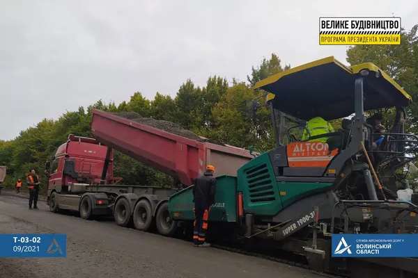 В режимі 24/7: на Волині асфальтують дорогу до Світязя (фото, відео)