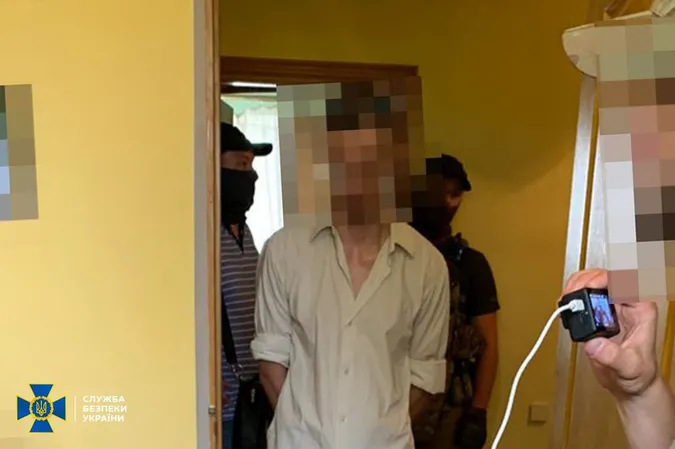 У Миколаєві затримали коригувальника ворожої артилерії (фото)