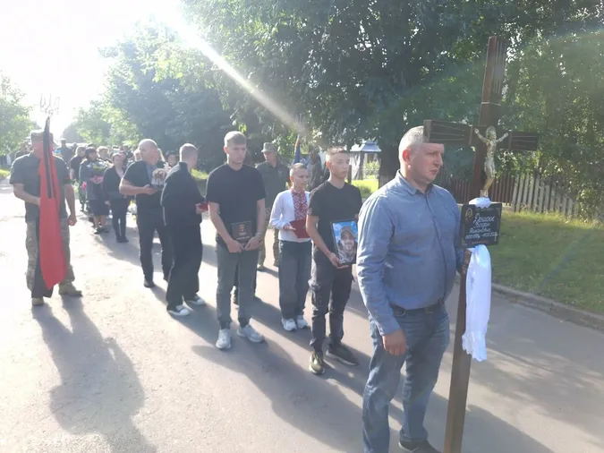 Назавжди 27: на Волині провели в останню дорогу Героя Богдана Денисюка (фото)