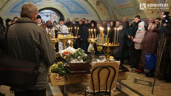 Прожив гідне життя: як Луцьк попрощався з митцем Миколою Голованем (фото, відео)