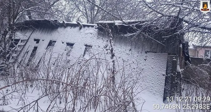 Луцькі муніципали доламали халабуди на Кічкарівці (фото)