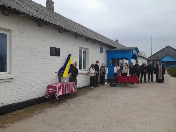 У селі на Волині відкрили меморіальну дошку полеглому захиснику Павлові Шпанчуку (фото)