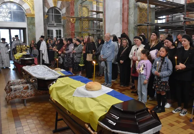 Навіки додому: Луцьк попрощався з трьома захисниками України Геннадієм Кравчуком, Максимом Возняком, Владиславом Гіндою
