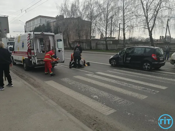 У Луцьку на Конякіна Opel збив жінку на «зебрі» (фото)