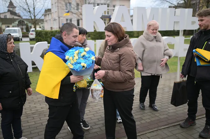 На Волині зустріли захисника Василя Мартинюка, який провів у полоні 16 місяців (фото)