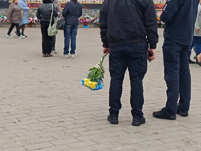 У пам'ять про загиблих захисників Луцьк зупинився в хвилині мовчання (фото)