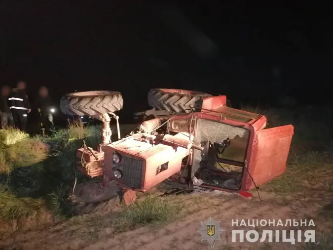 На Волині перекинувся трактор: у 55-річного чоловіка – численні переломи (фото, відео)