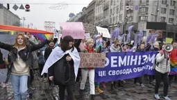 У Києві одночасно пройшли "Марш жінок" та "Марш проти абортів" (фото)