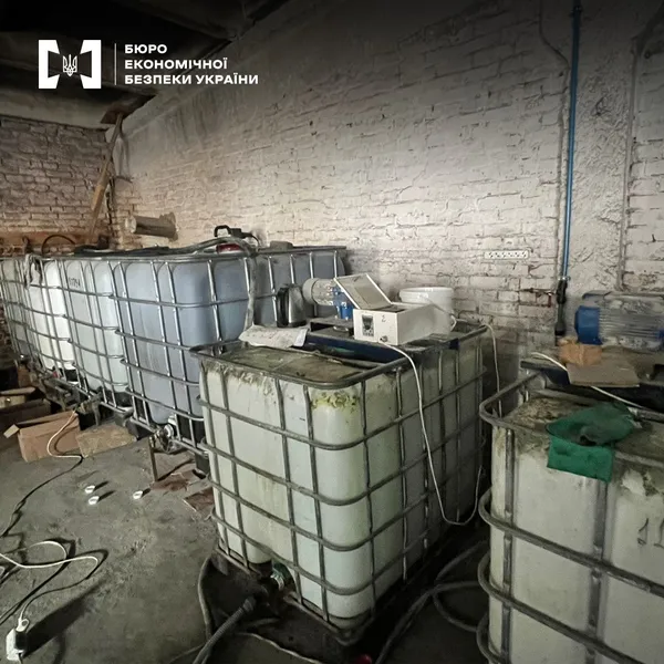 У Луцькому районі «накрили» підпільне виробництво побутової хімії відомих брендів (фото)