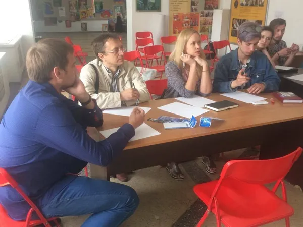 Наприкінці учасники поділилися на групи і обговорювали реальні луцькі проекти