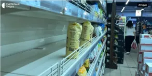 У Луцьку спорожніли полиці супермаркетів: чи є дефіцит круп і макаронів та як змінилися ціни (фото, відео)