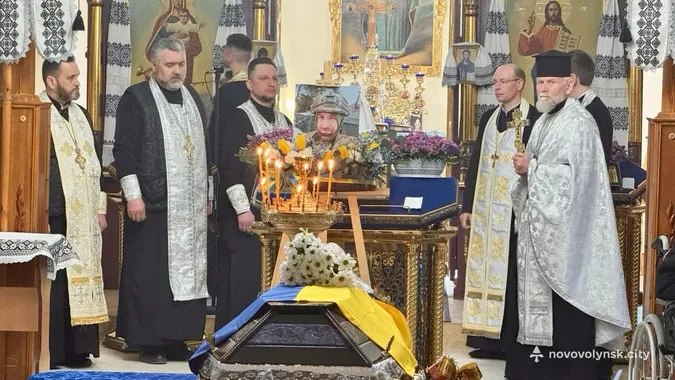 Війна забрала його життя: на Волині попрощалися із бійцем Петром Потаповим (фото)