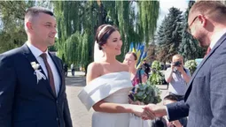 У День Луцька на Театральний майдан прийшли молодята (фото)