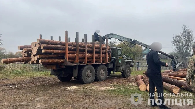 На Волині затримали лісників, які незаконно збагатились на 800 тисяч гривень (фото, відео)