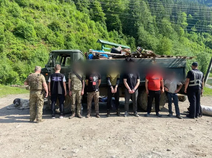 Кози, свині, ухилянти: на кордоні з Румунією затримали волинянина (фото, відео)