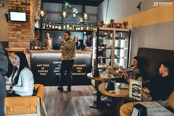 У центрі Луцька відкрили яскраву кав’ярню Ring Coffee (фото)