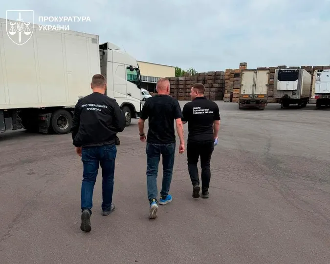 Підробляли декларації та пакували прострочку: викрили постачальників неякісних сухпайків для ЗСУ (фото)