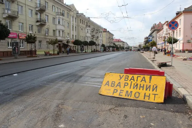 На проспекті Волі покладуть верхній шар асфальту, коли дозволить погода