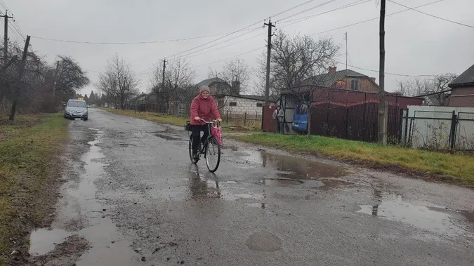 На Волині просять відремонтувати шість кілометрів дороги в напрямку Львова (відео)