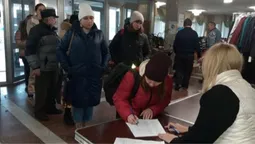 У Луцьку напередодні свят сім'ям військових роздали гумдопомогу (відео)