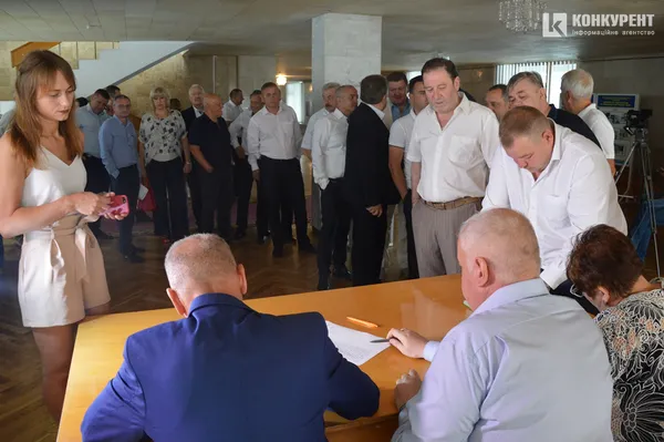 Як обирали нову голову Волиньради та хто потрапив «під роздачу» Кварцяного