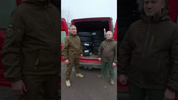Тепло Миколая на передову: митці передали важливу допомогу 100-й бригаді