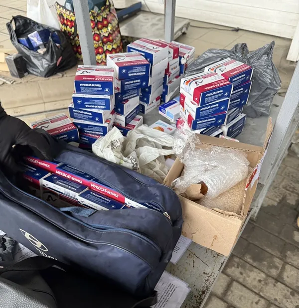 В Устилузі вилучили партію парфумів та ліків, які намагалися провезти «зеленим коридором»